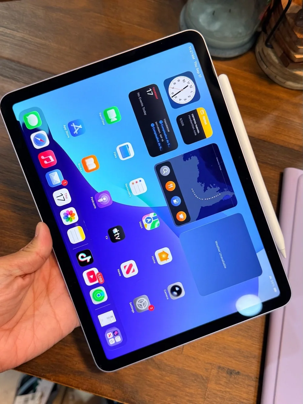 Apple iPad Pro - Silver with White Apple Pencil